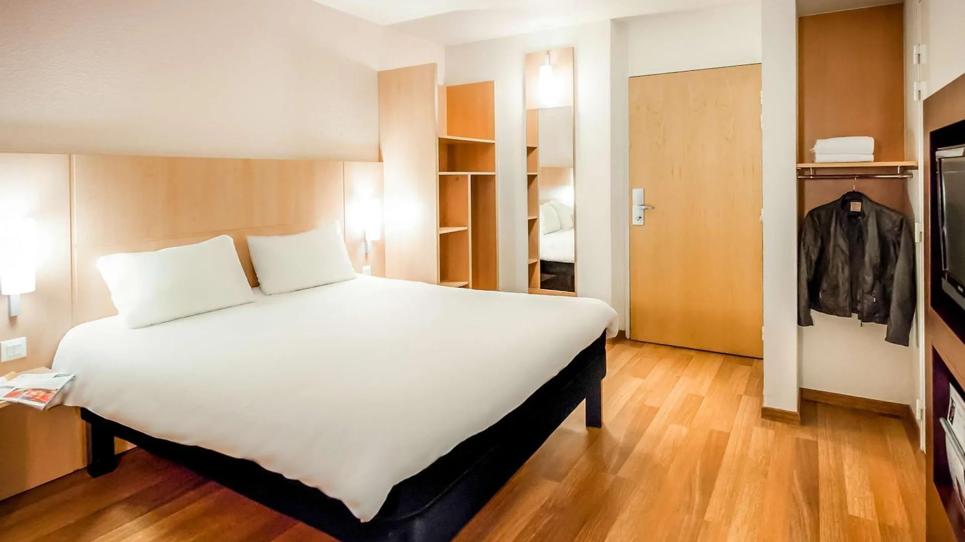 Ibis Vannes 3*,