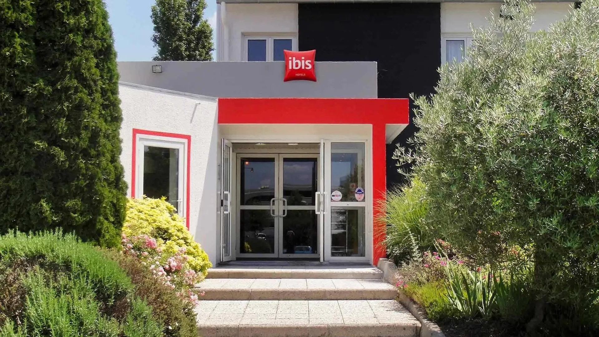 Ibis Vannes 3*,